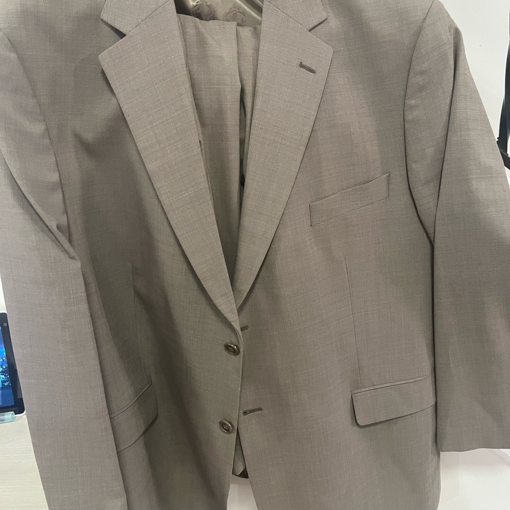 Covington Men's Brown Suit